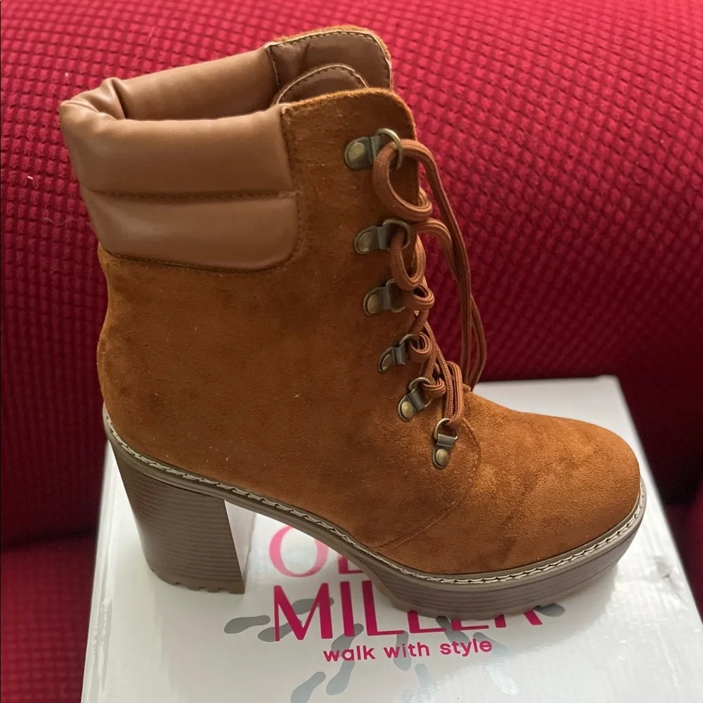 Olivia Miller Lug Heel Tall Heel Boots, Sz 8.5 - Picture 3 of 5